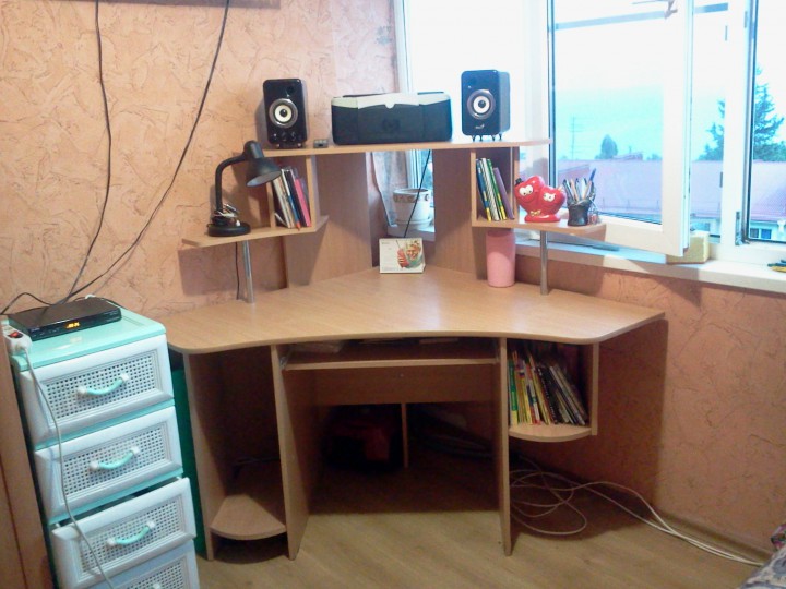 Стол компьютерный