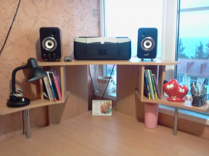 Стол компьютерный