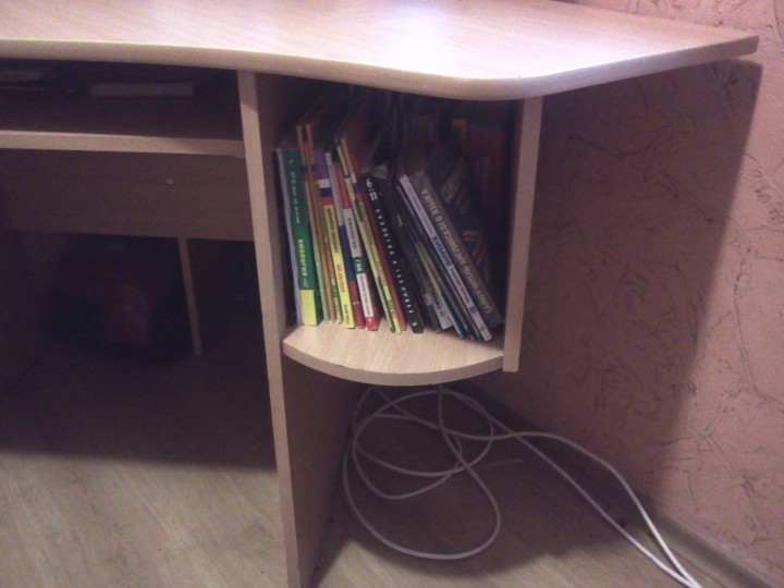 Стол компьютерный